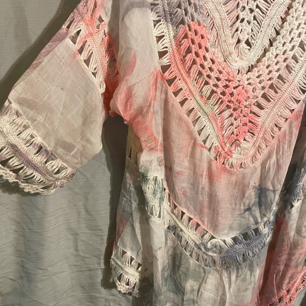 Asymmetrical top. Crotched details. Rayon 2X.